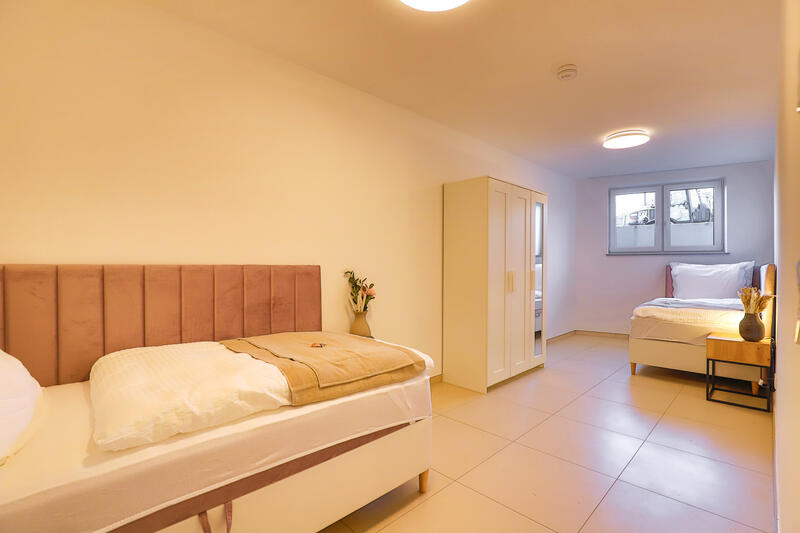 Zweites Schlafzimmer mit zwei Einzelbetten