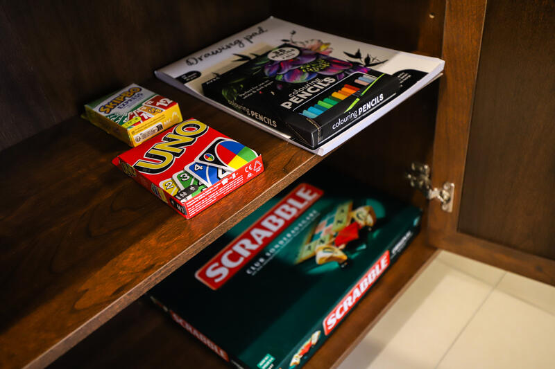Brett- und Kartenspiele im Schrank